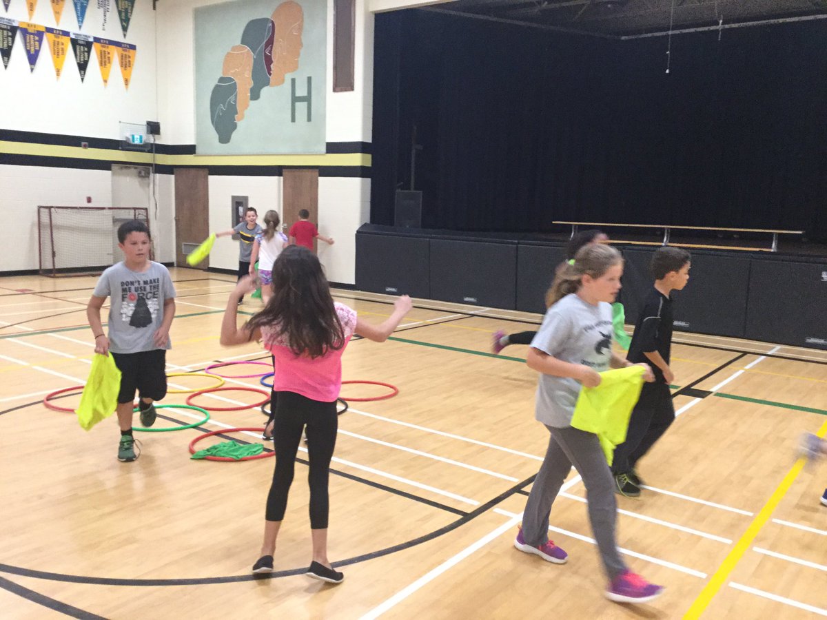 MissJJTweets's tweet photo. Love the collaborative games in the gym #kingpin #tictactoe @flexingbodymind @HPSVP https://t.co/GHobabF1zM