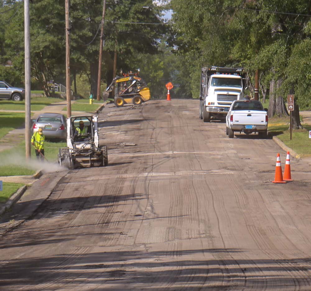 CityofGadsden's tweet photo. Be careful to avoid construction traffic, when possible, on South 5th Street as it is currently being repaved as part of the Engineering Department's annual resurfacing program.  https://t.co/cDDn3MJnVl https://t.co/Y5H5yo5uSF