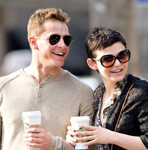 cassahcassou's tweet photo. @JoshDallas Sunglasses...totally Josh and Ginnifer's style haha ๐๐๐๐ #DallasAttack #GinniferGoodwin https://t.co/GyCdhJIdiS
