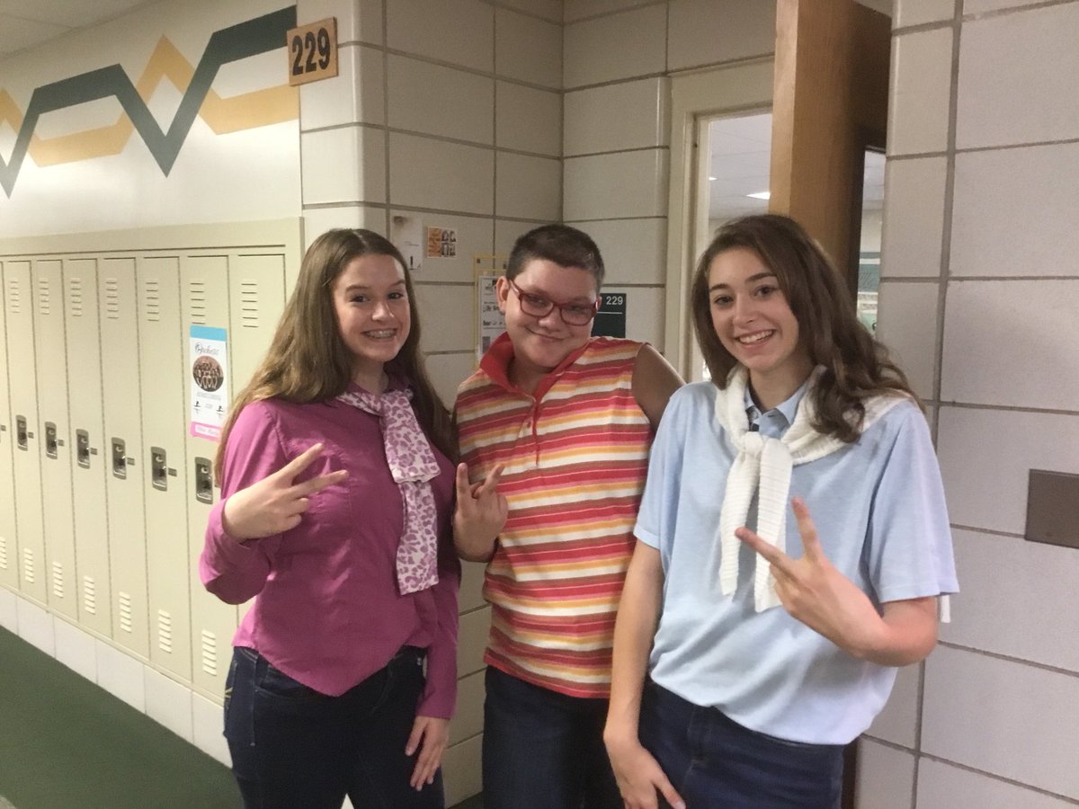 SabraGerber's tweet photo. @scianna_science @FremdVikings Yes! @FremdVikings freshmen are the preppiest!! #room229 #fhshoco2018 #fhsspirit #totallypreppytuesday https://t.co/YjmzPeA9Yp