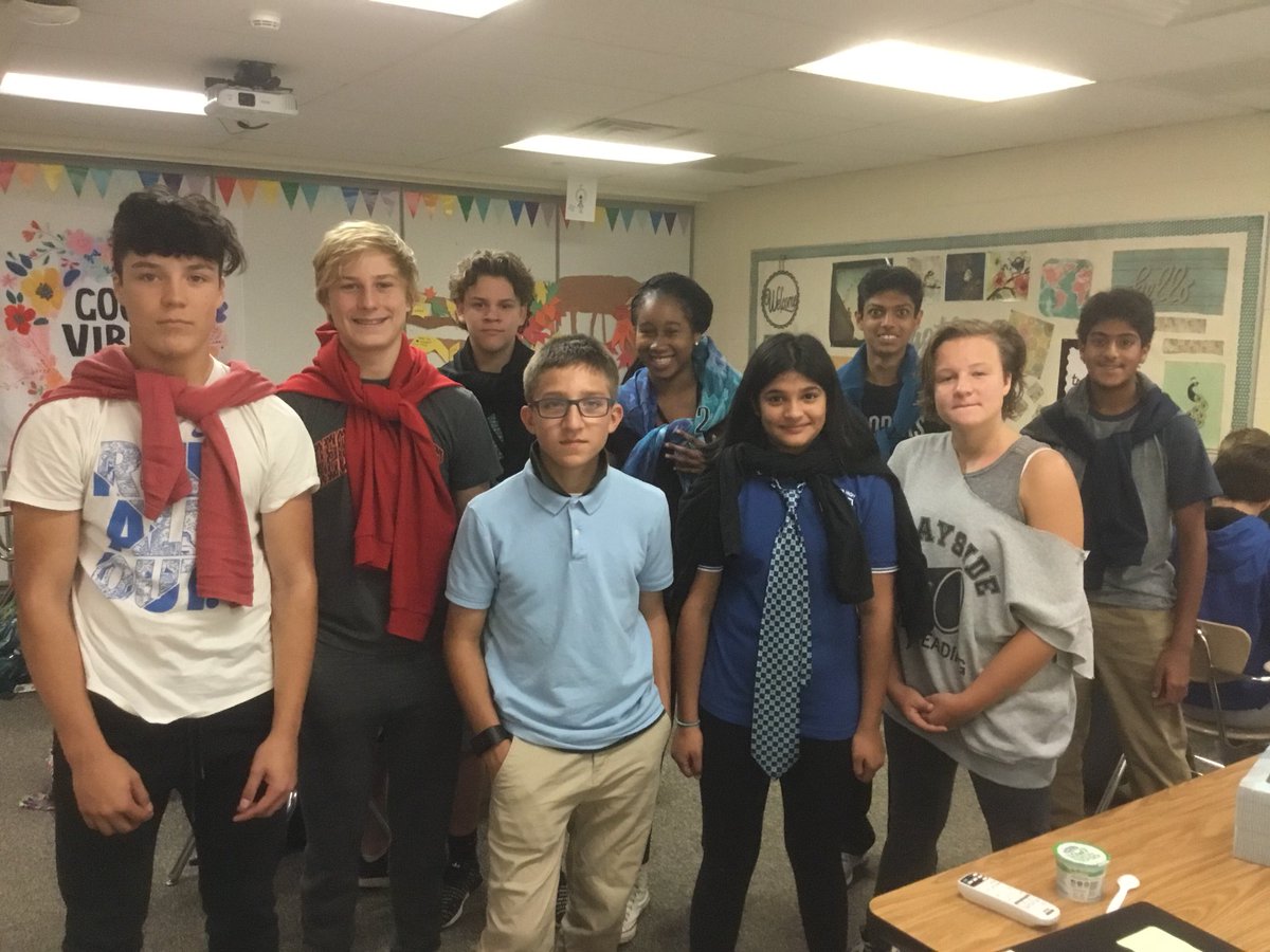 SabraGerber's tweet photo. @scianna_science @FremdVikings Yes! @FremdVikings freshmen are the preppiest!! #room229 #fhshoco2018 #fhsspirit #totallypreppytuesday https://t.co/YjmzPeA9Yp