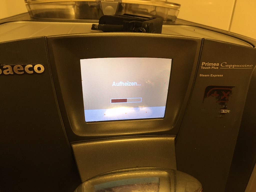 fraufeine's tweet image. Hilfe! Hier hilft auch kleben nicht mehr 😢😢😢
Ersatzteil nicht mehr lieferbar. Aber evtl hat noch jemand einen #cappuccinatore zur #Saeco #primea für mich?!? 
Die Maschine ist sonst noch absolut tipptopp... 
#followerpower