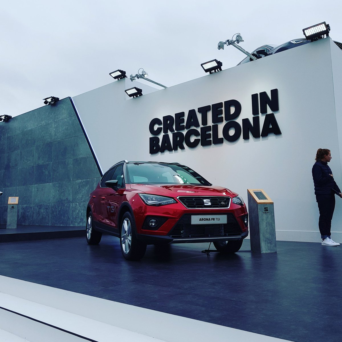 victordgpr's tweet photo. El nuevo @tuSEAT Arona TGI funciona con gasolina y con gas, y en su acabado deportivo FR es tan lógico como atractivo #seat #seatarona #seataronafr #seatfr #aronafr #aronatgi #seattgi #tgi #cargas #parismotorshow #salondeparis #suv @carnovo https://t.co/jR6FwFP62p