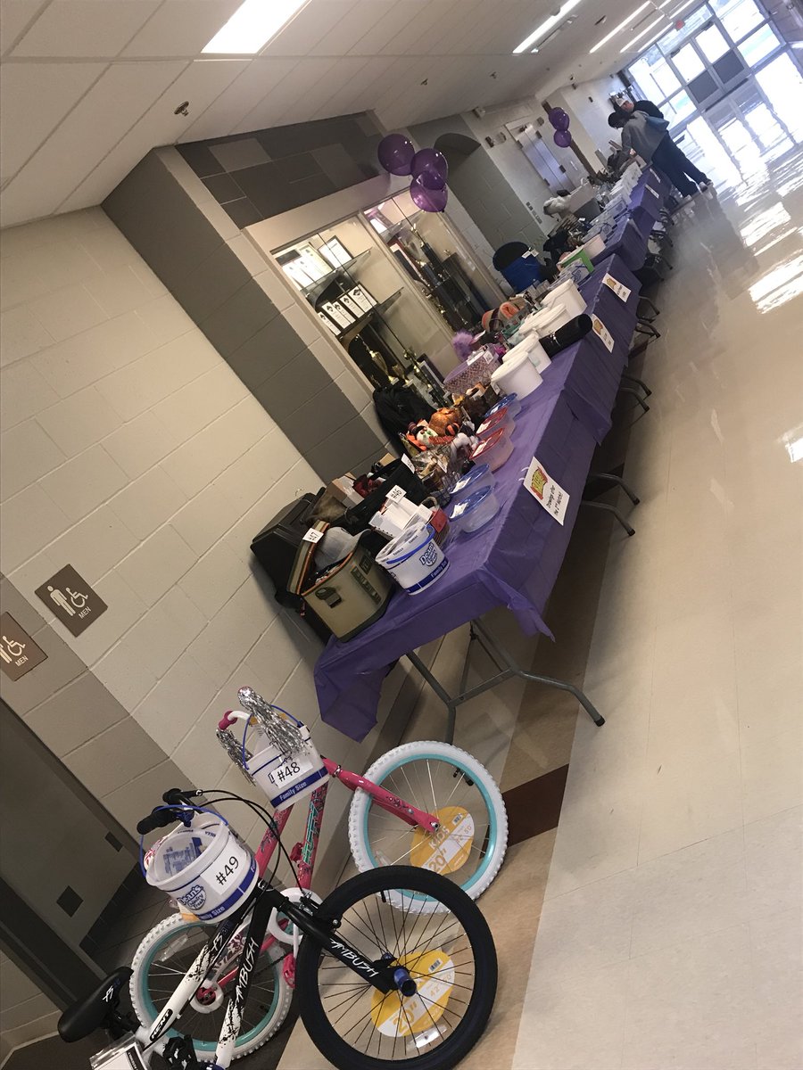 coach_lindsey22's tweet photo. When you have two beyond generous communities rallying around one woman ... this is what you get: tables upon tables of raffle prizes and bake sale items. All proceeds going to help JB fight her battle! #MSHSL @MSHSLjohn https://t.co/a4JmIHDDeM