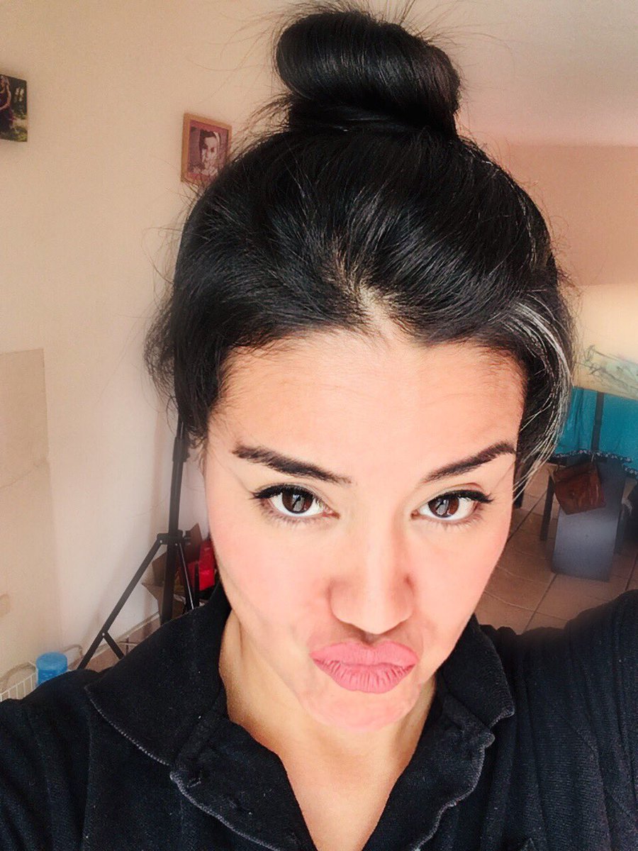 itzu_g5's tweet photo. Ya me vรญ! ๐งโโ๏ธ๐ง๐ปโโ๏ธ #rogue #lilyadams #frankensteinwife #tongolele
#zoolanderface #mechon #meamo https://t.co/rfmyVV0Ew5