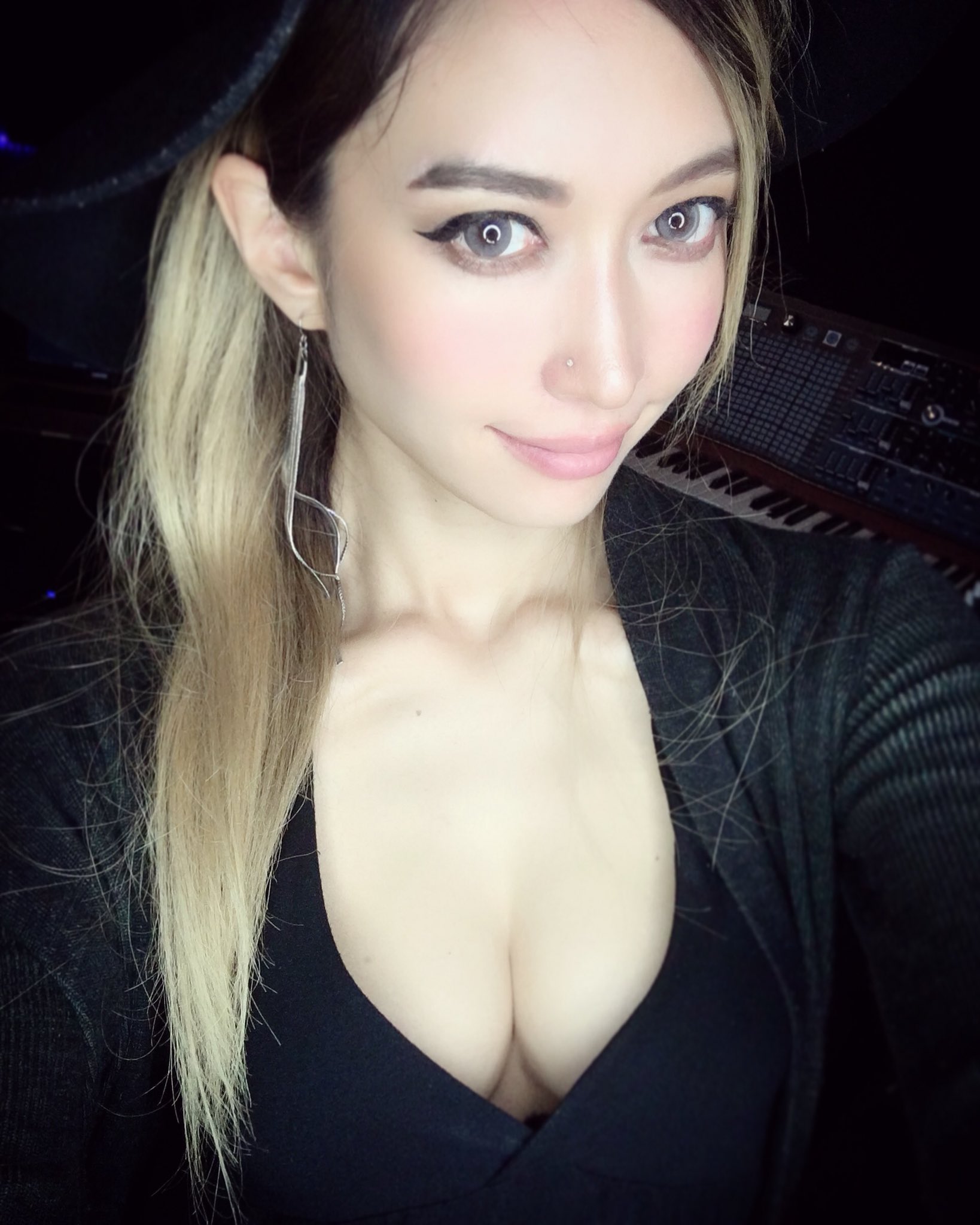 At the studio 🤘😸🤘🎧 https://t.co/ynpY4GOnXP