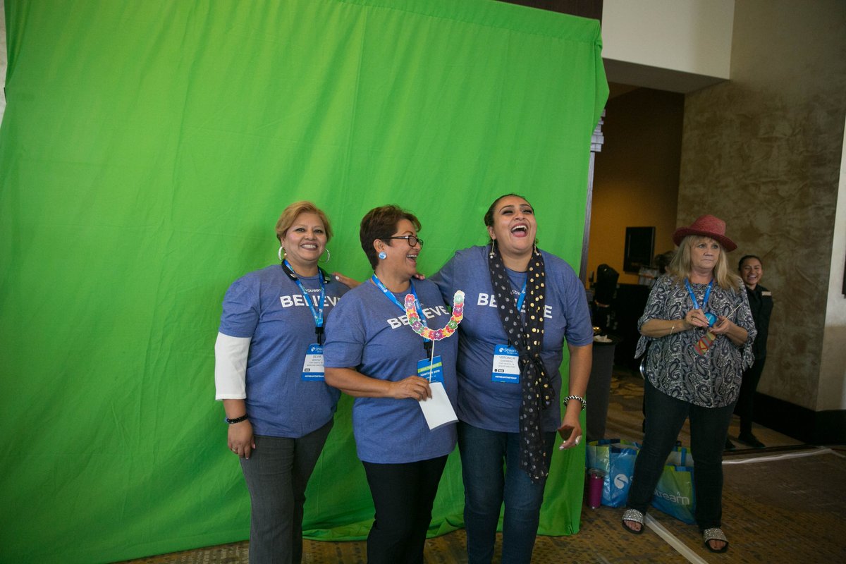 acnusaespanol's tweet photo. What was your favorite moment from Connect 2018? Check out Currents to relive the best of Connect! #StreamTheTeam https://t.co/XqxCq3UOXA https://t.co/niqtoJvhKT