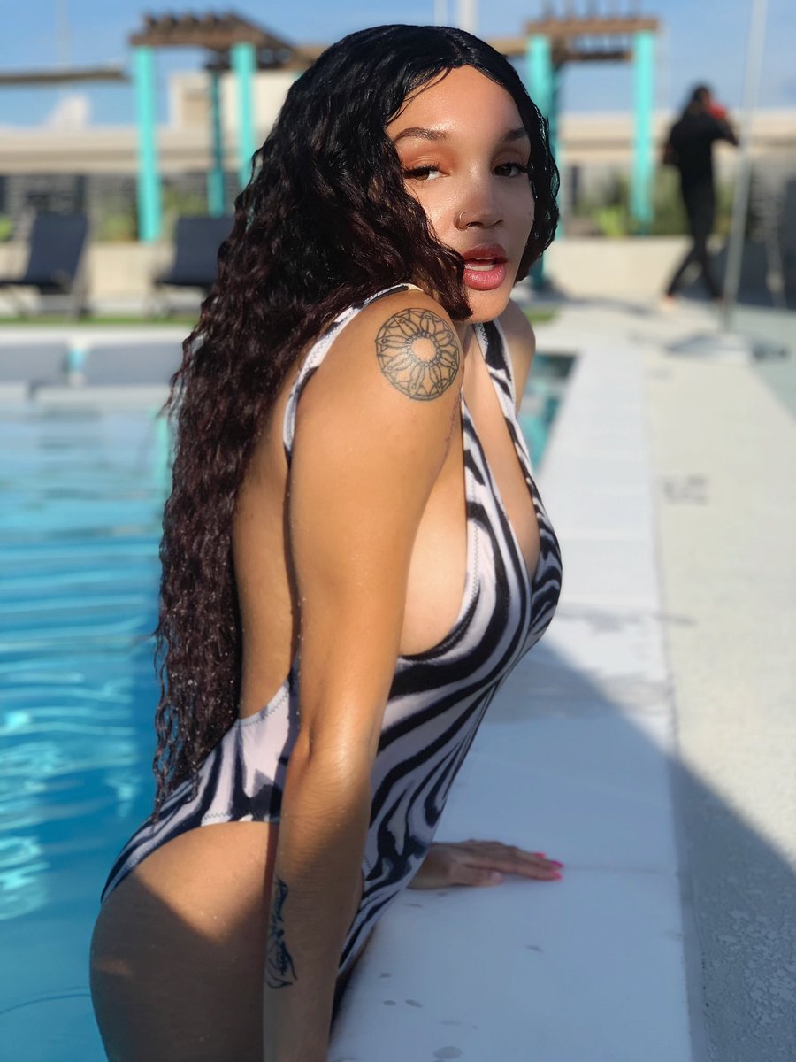 ryykaae's tweet image. Had to slay on my born day #IGsawitfirst