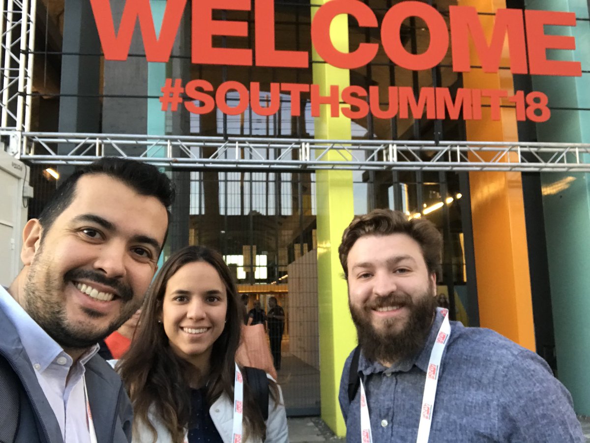 mandrevargas's tweet image. Día intenso en el #southsummithackathon2018, pero todo esfuerzo merece la pena cuando se está en el equipazo de #trippr. Mañana a darlo todo porque somos finalistas! @ricardovegas  #ernesto #elena