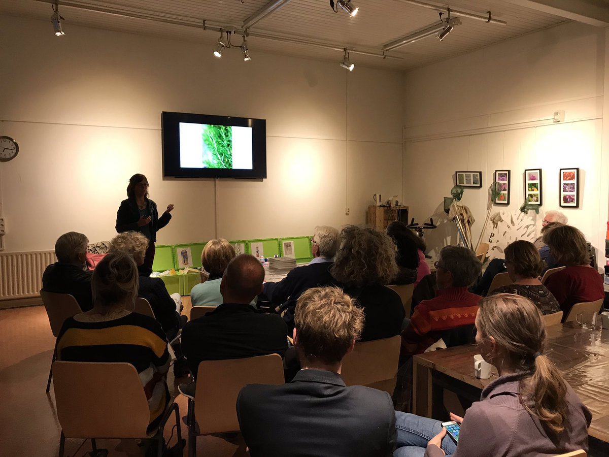 De_Binding's tweet photo. Wat was het een inspirerende terugkomdag #Kennissessies en #EetbaarLandschap met @Kristel_Hermans en @Vollegrond Dankjulliewel! Daarna een inspirerende lezing door @growntocook over de eetbare bostuin. We gaan hierop weer verder bouwen. #DGKLab #verblijfsrecreatie https://t.co/dKrLuAPdPm