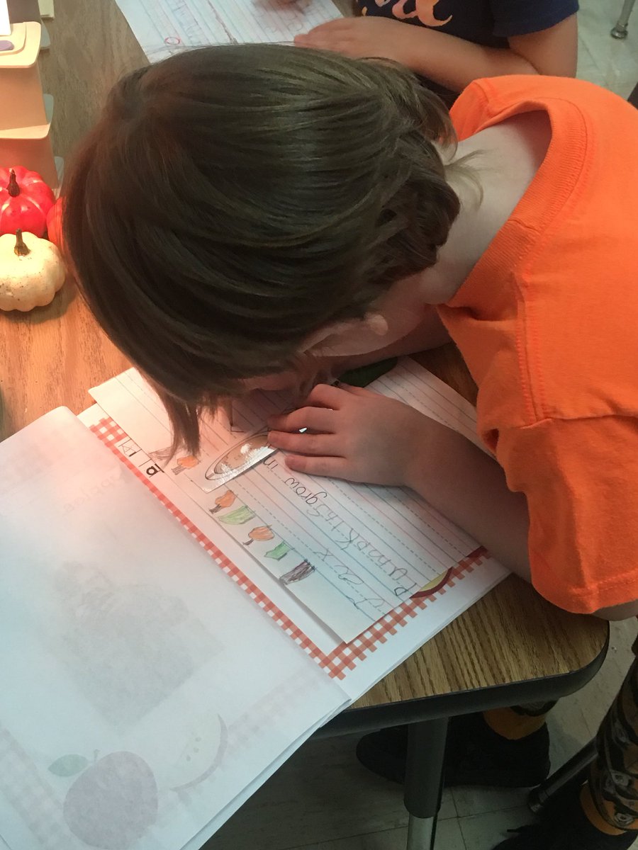 DeNeeshaPhillip's tweet photo. A glimpse of kindergarten reading centers!! #sightwords #initialsound #iRead #writing https://t.co/GoXgohHC9o