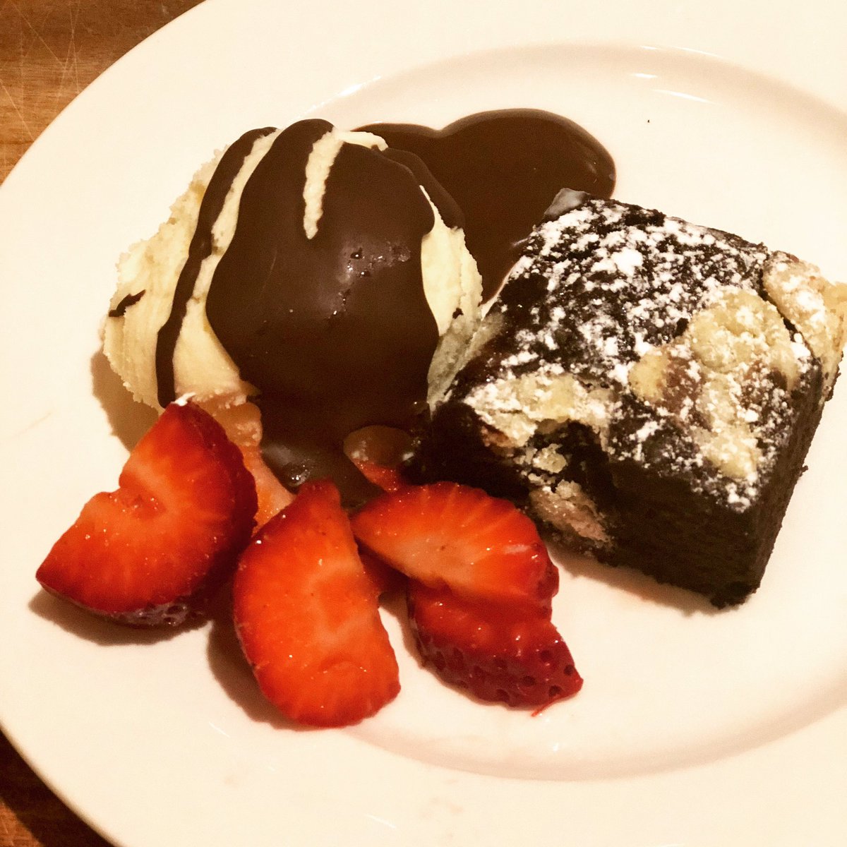 BucketsofDough's tweet image. Cookie dough brownie with chocolate coated ice cream and strawberries #emymac #strawberries