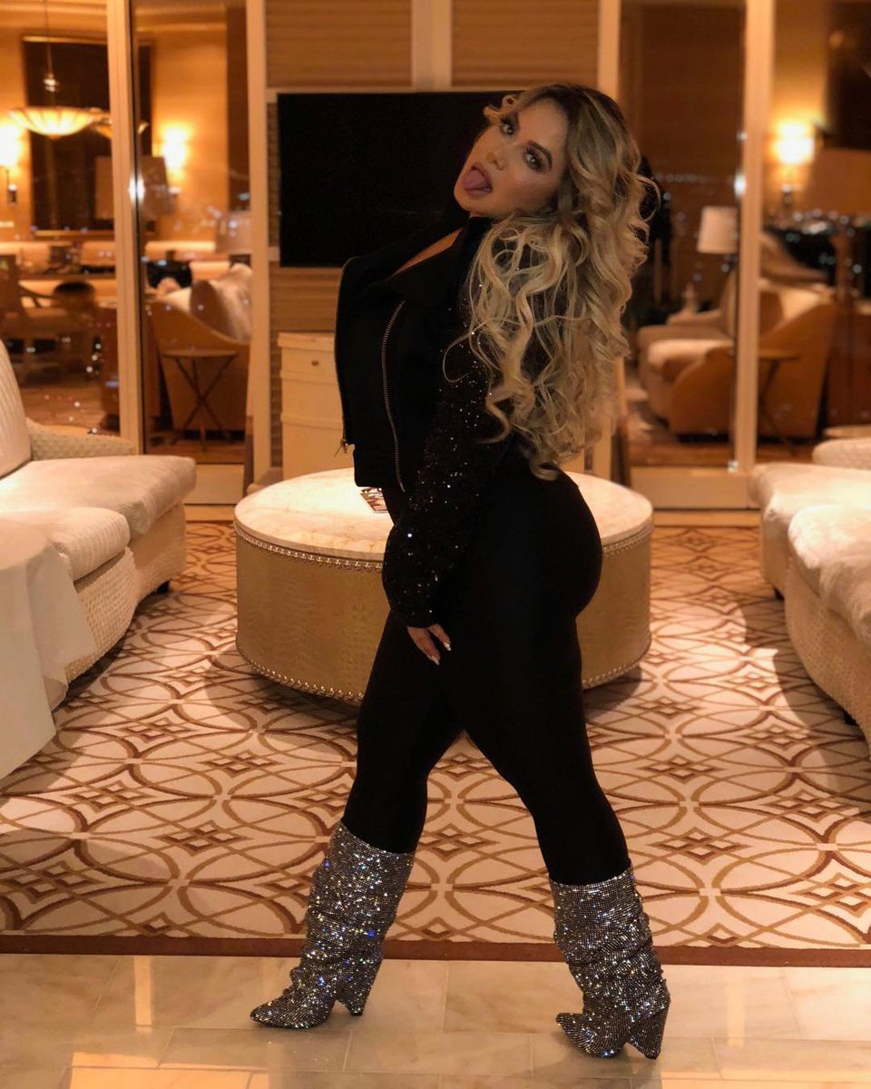 claudimar5's tweet photo. By @chiquisoficial  -  Ratchet #Tingz! 🤪😜 The calm before the storm. #ShowTime #LasVegas #AboutTheWeekend  - #Teamchiquis #TeamChiquis33 https://t.co/MoWGByQ2Ce