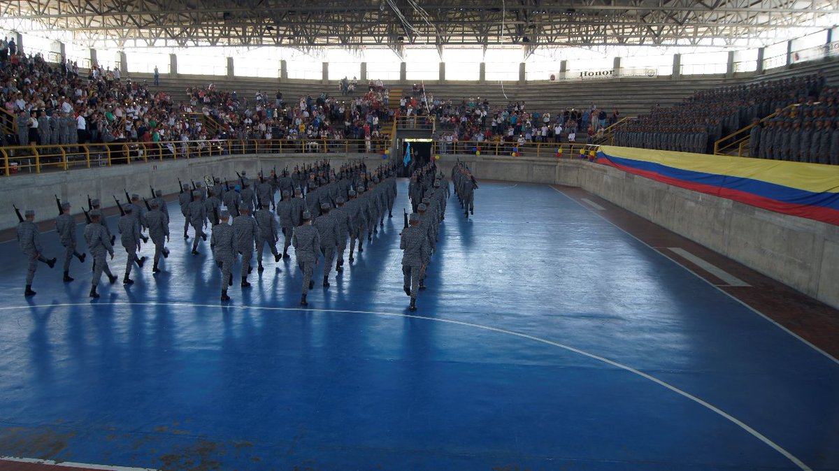 FuerzaAereaCol's tweet photo. •Los jóvenes soldados hacen parte del programa #IBASE, donde realizan entrenamiento y capacitación especial estandarizada en procedimientos, doctrina y entrenamiento en la Escuela de Instrucción Militar Aérea #ESIMA en el #CACOM1 de la @FuerzaAereaCol -> https://t.co/nqdkm7dnS2 https://t.co/MtJ2L1gv0T