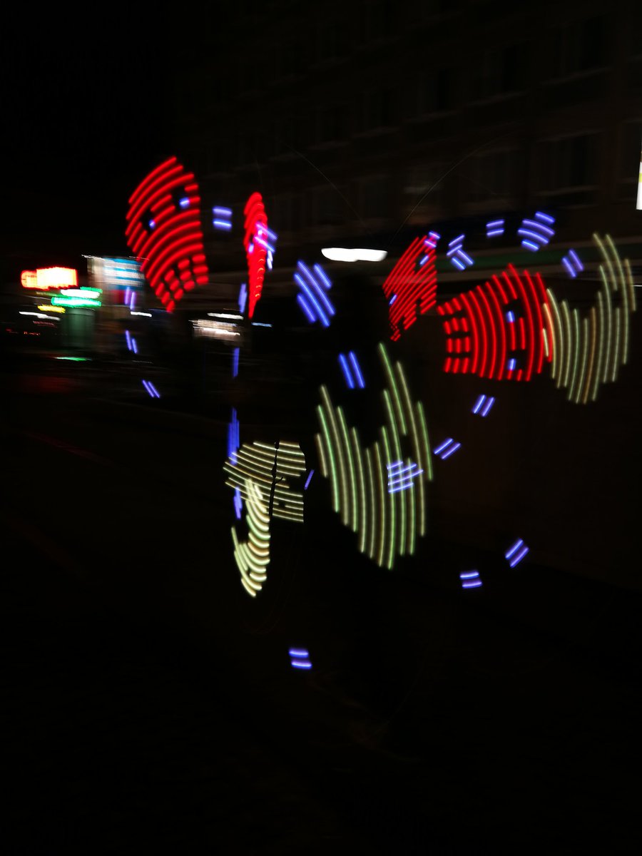 anathem's tweet image. Da spielt @Lisbertbert mit meinen Poi ... nach nur 2,5 Stunden Training :)