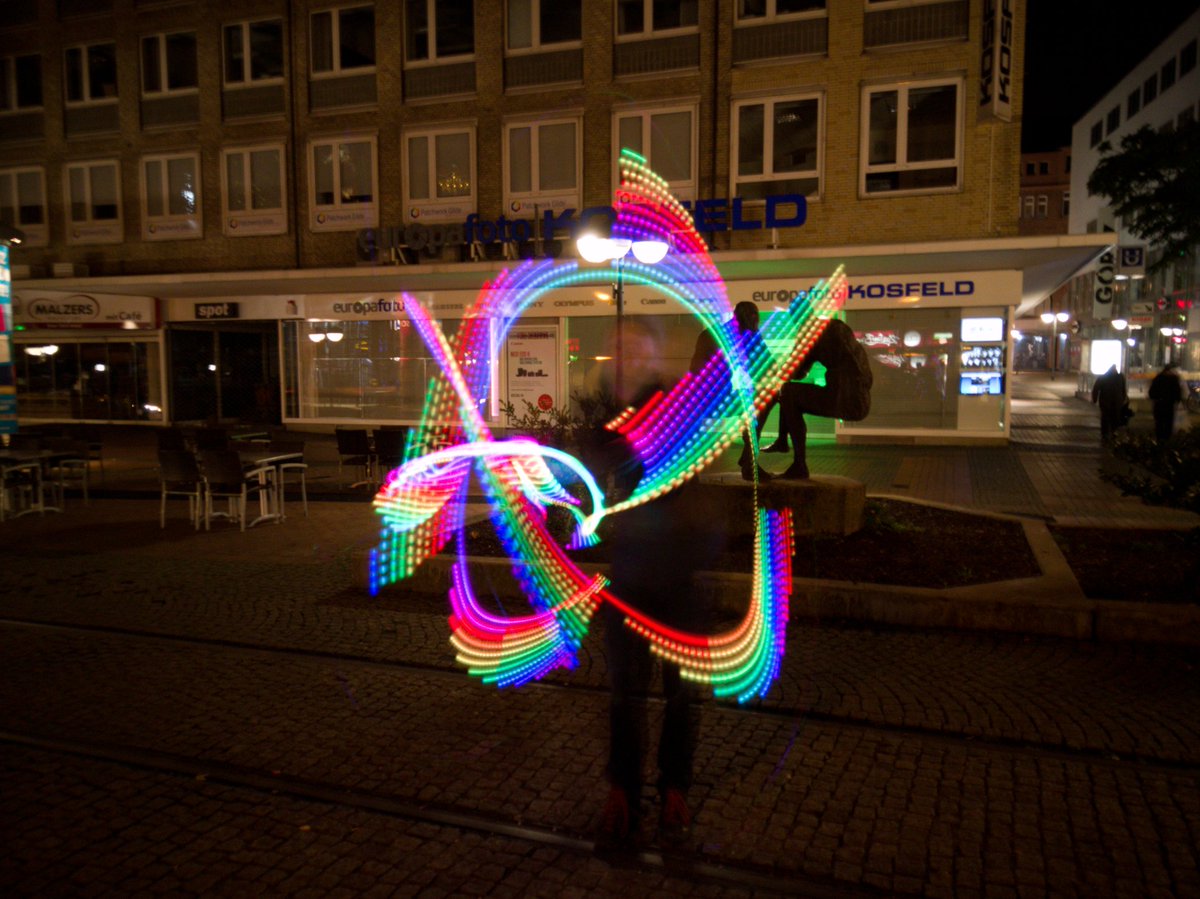 anathem's tweet image. Da spielt @Lisbertbert mit meinen Poi ... nach nur 2,5 Stunden Training :)