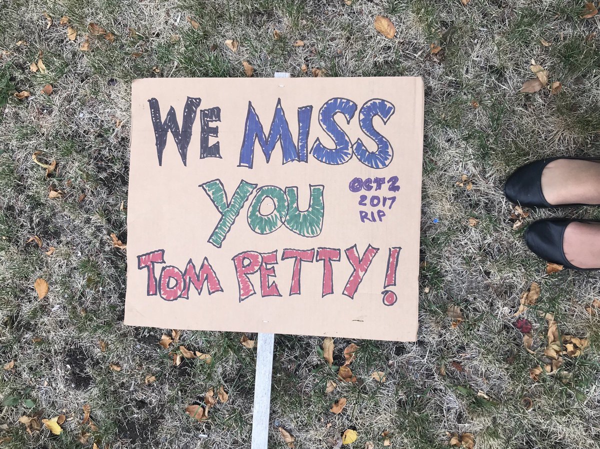 RLJnews's tweet photo. One of these is not like the other...
#PenceinMT #MTpol #TomPetty https://t.co/gsjJz8jNOI