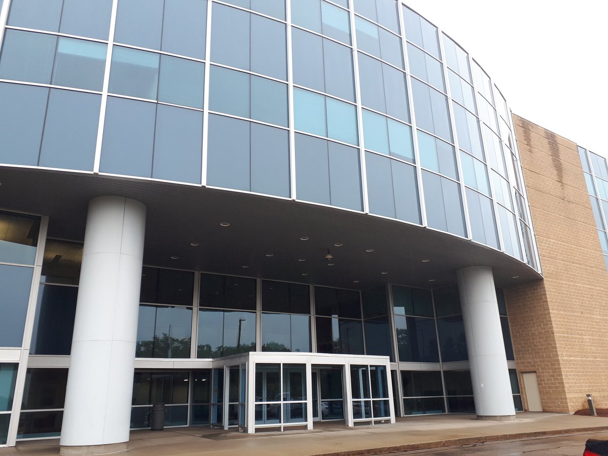 florence_ropion's tweet photo. Taking the opportunity of 2 h of freedom in Boston to visit the heart of our high end data Center manufacturing for mainly US and Canada in Franklin. Done ! #FloPower in #PowerMax World π Just very impressed on the R&D and quality everywhere here to better serve our customers! https://t.co/OBEX3TjNIY