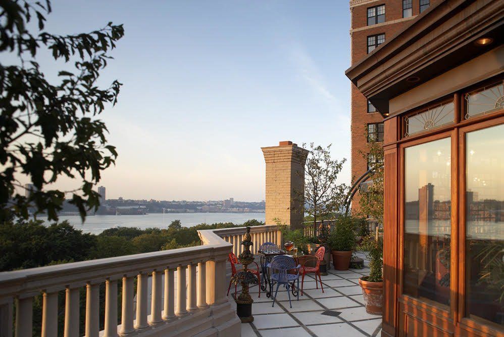RentNYRE's tweet photo. https://t.co/7HxOnrl1Yy

This historic residence invites you to experience the grandeur of turn-of-the-century New York City, meticulously updated for gracious, #modern living. https://t.co/okbntTeym1