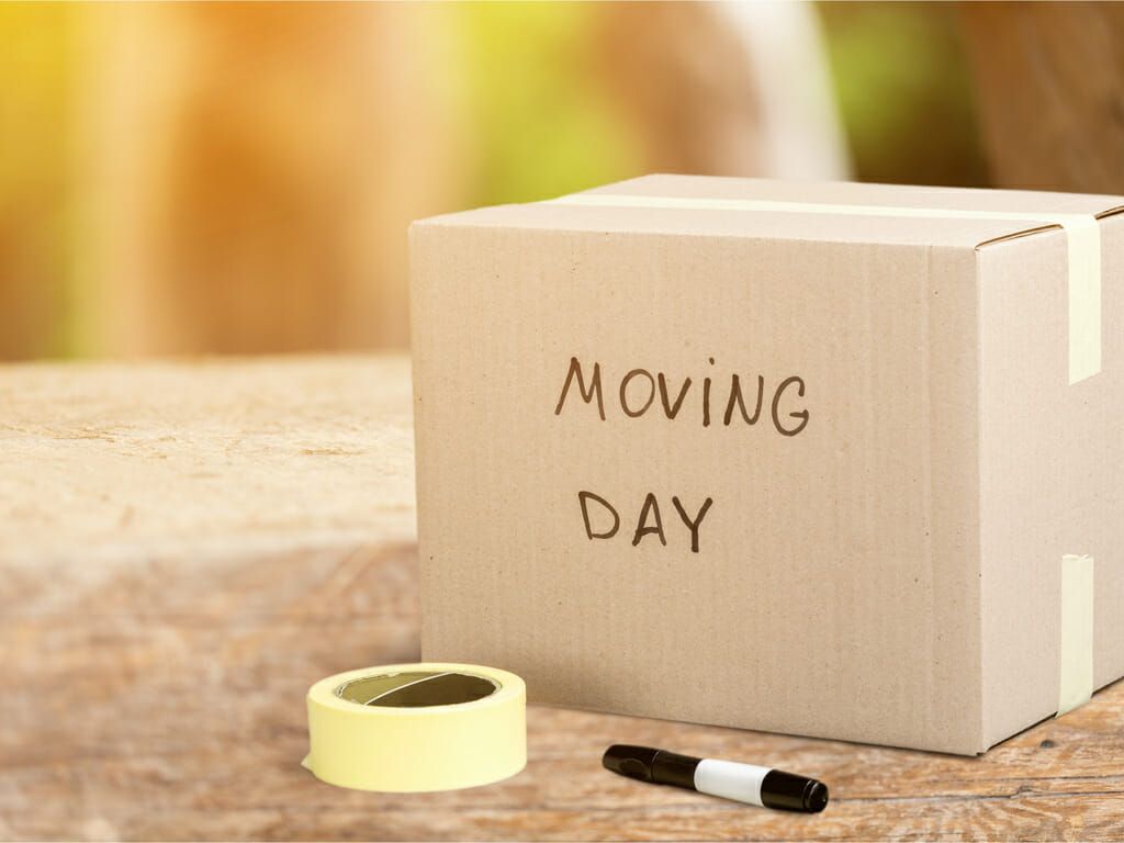 rebecca_alwine's tweet image. That time your spouse came home said "Honey, we're moving!" and it wasn't summertime. Don't freak out! --&amp;gt; buff.ly/2zH9Hwl #milfam #milspouse #pcsgrades #pcs