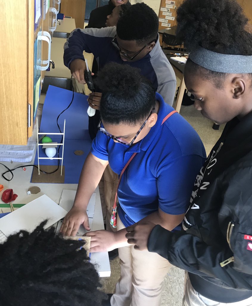JWRiley43's tweet photo. @JWRiley43 7th Grade Students working on an engineering project to create their own American Ninja Warrior obstacle course. @IPSSchools #HardworkingHornets #YoungEngineers #LearningAndCreating https://t.co/upw6GHrg5W