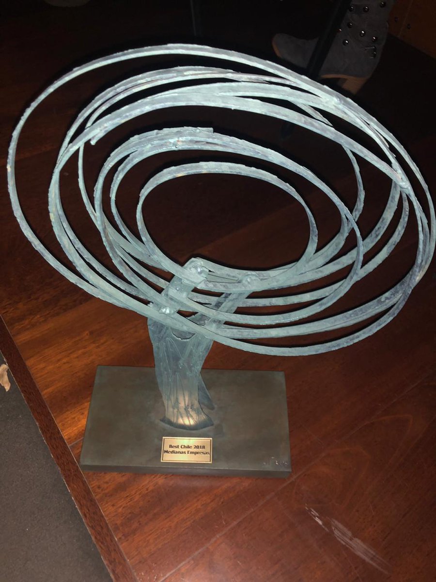 DimercChile's tweet photo. ¡Qué orgullo! Recibimos el premio  #BestChile2018 de @principal en la categoría medianas empresas por el compromiso con el bienestar y la salud financiera de nuestra gente. ¡Gracias! #MeGustaDimerc #PeopleFirst @latercera https://t.co/5sVohgbKJq