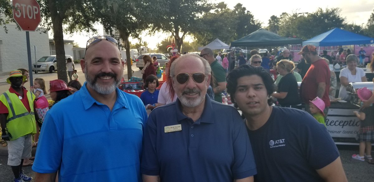 gauvin_bryan's tweet photo. Making friends with the mayor and getting a huge firstnet lead at #NationalNightOut. @kirbyloeck @scottgrosk @MikeMoore_CFL @ChristySwank https://t.co/JFdRvNNszI