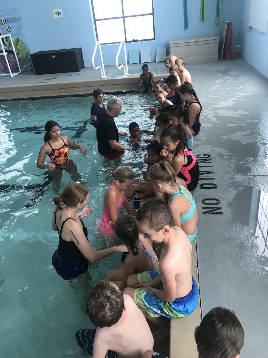 dlouder23's tweet photo. Look how cute these 2nd graders are! We spent the afternoon in the Water Safety class at the YMCA. Such a great learning experience and they had a blast!! @HawthorneElemMO #HelpingEveryoneSucceed https://t.co/35sAkc784f