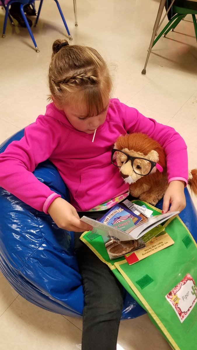 KarliGullickson's tweet photo. Rasheed is working hard on building his reading stamina with all of his first grade friends @downsvilleES @TeraEllison https://t.co/V7vKVOta5N