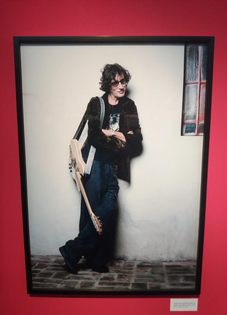maradonaesjefe's tweet photo. Una de la tremenda expo "Los Ángeles de Charly", 2017. https://t.co/KMdqRzNSiN