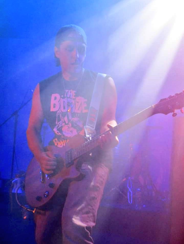 JoeGathercole's tweet photo. Nothing feels quite like flying around a stage with Headstone Horrors, and a guitar slung around my neck. 😁 https://t.co/9TyFMHxrck