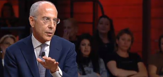 diMartedi's tweet photo. #Starace su #autoelettriche: "Il fatto che il Governo non dia incentivi non è un problema, bisogna invece investire sulle strutture di ricarica" @starax #dimartedì https://t.co/Cpw6vP2Uhp