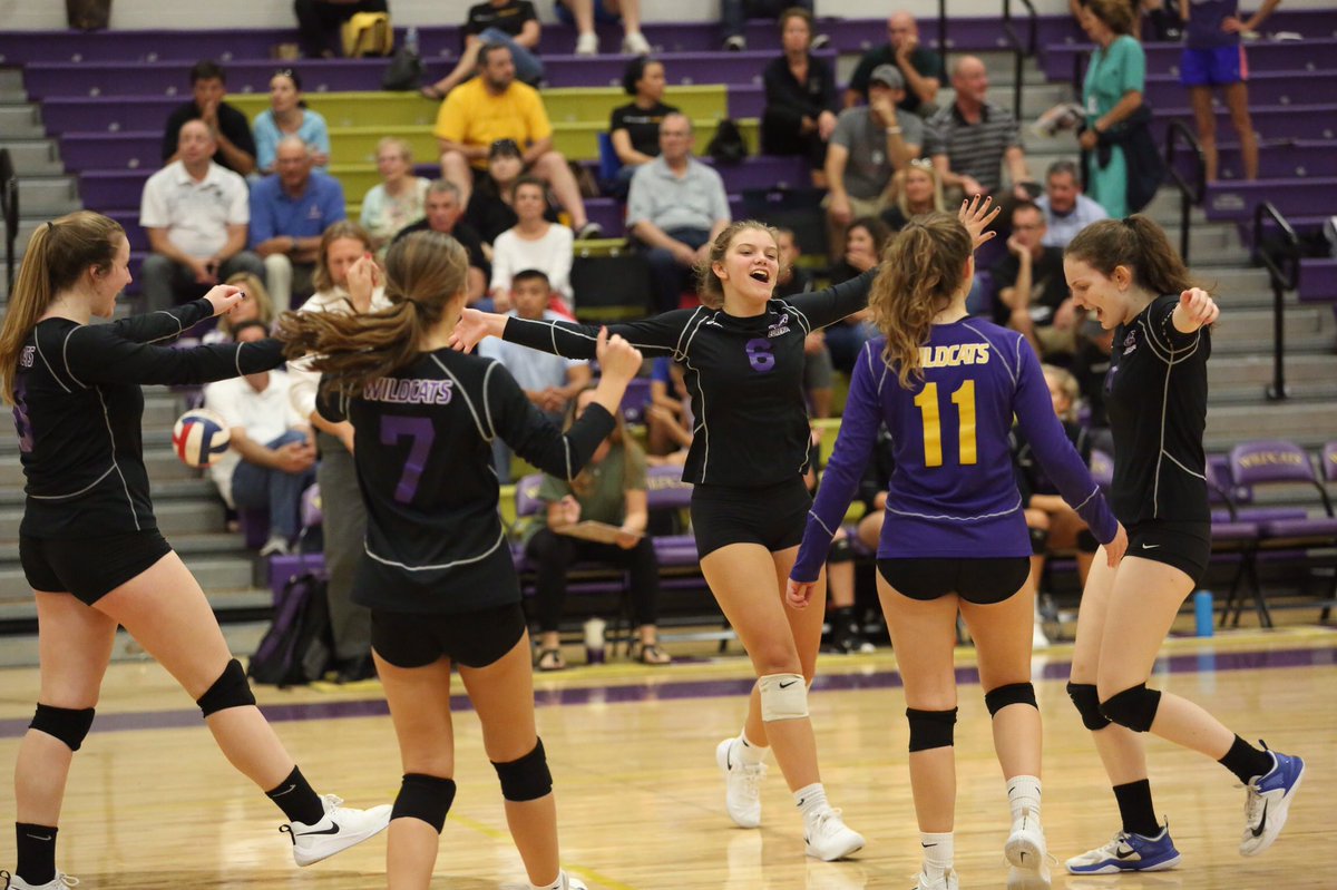 laschoberehs's tweet photo. Girls JV volleyball played against Lafayette tonight! #EHS_hub https://t.co/cDY1hm48Qw