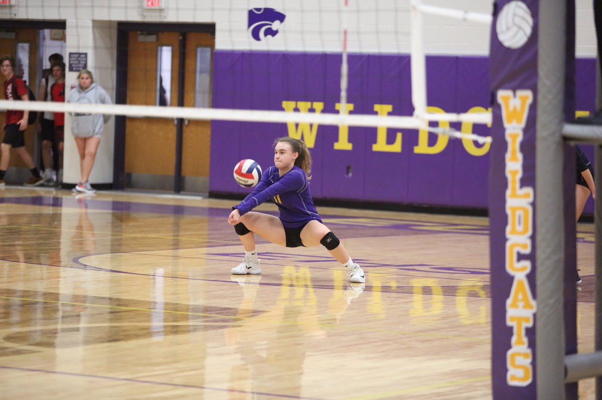 laschoberehs's tweet photo. Girls JV volleyball played against Lafayette tonight! #EHS_hub https://t.co/cDY1hm48Qw
