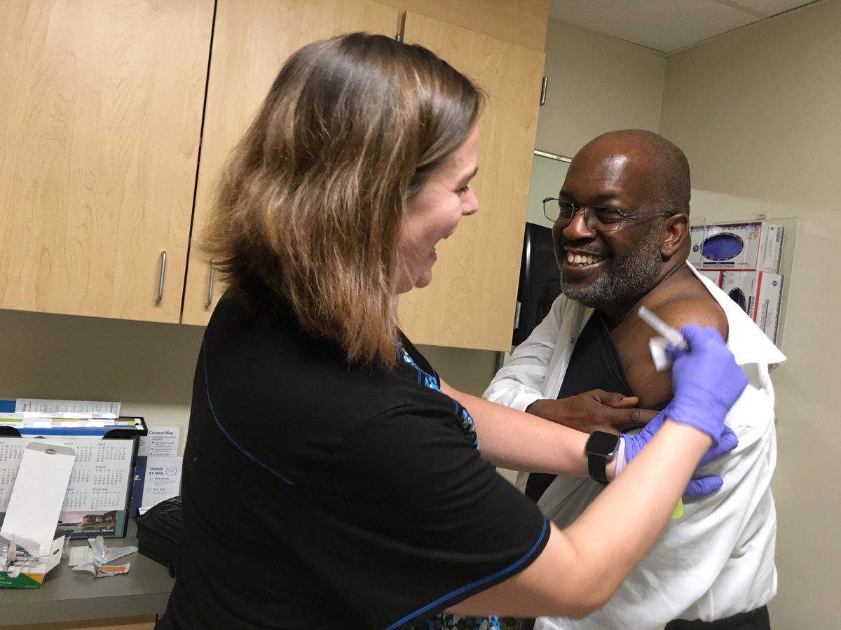 BernardJTyson's tweet image. I got my flu shot today at @KPNorthwest Mt. Scott medical office. The fall season marks the beginning of #fluseason and the @CDCgov recommends everyone get vaccinated by the end of October. Join me in staying healthy and preventing the spread of flu.