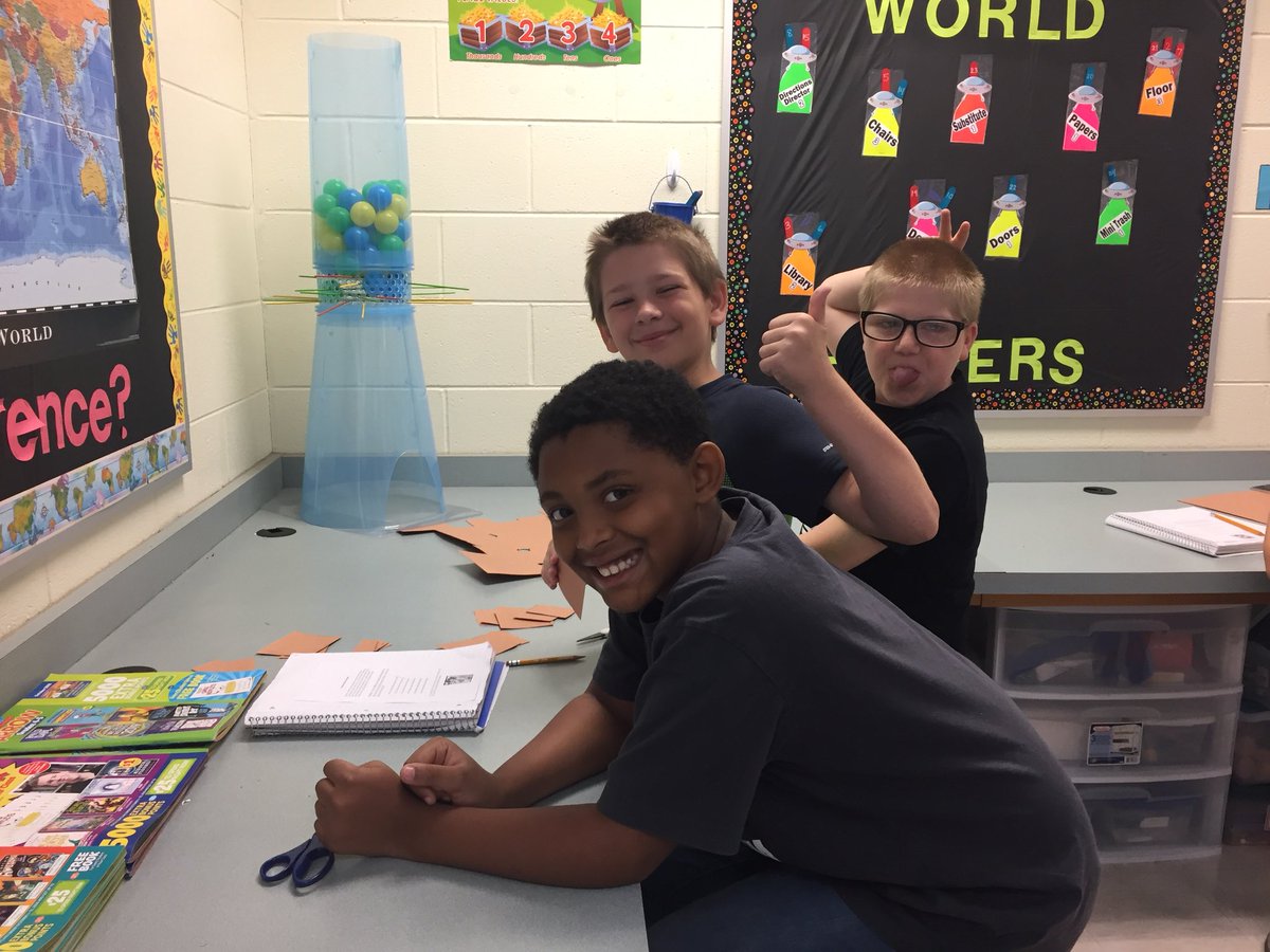 Mrs_Copenhaver's tweet photo. Exploring fractions in math class today. #PowerofthePride #mcesrocks #furthgradefun #ONEccps https://t.co/ilIfaG1XVa