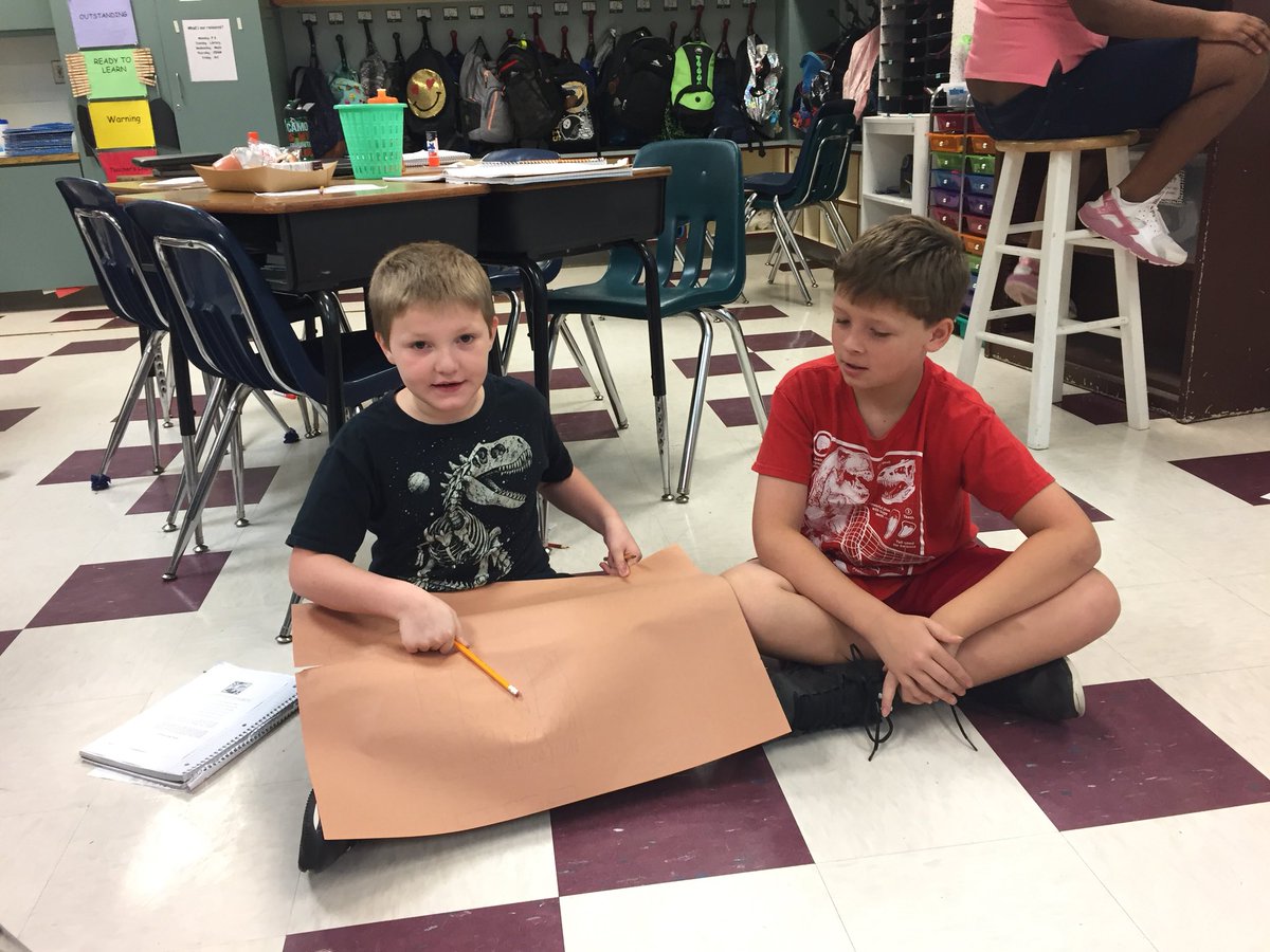 Mrs_Copenhaver's tweet photo. Exploring fractions in math class today. #PowerofthePride #mcesrocks #furthgradefun #ONEccps https://t.co/ilIfaG1XVa