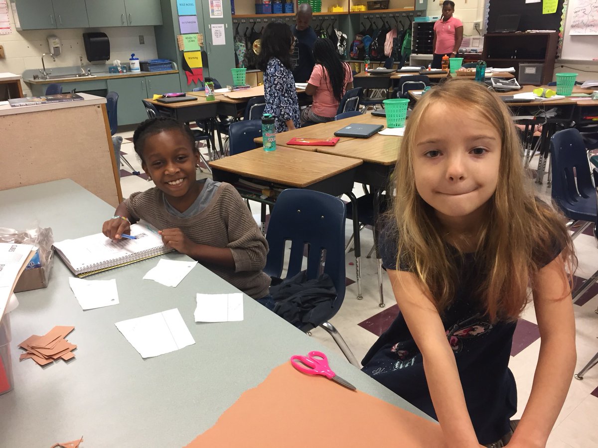 Mrs_Copenhaver's tweet photo. Exploring fractions in math class today. #PowerofthePride #mcesrocks #furthgradefun #ONEccps https://t.co/ilIfaG1XVa