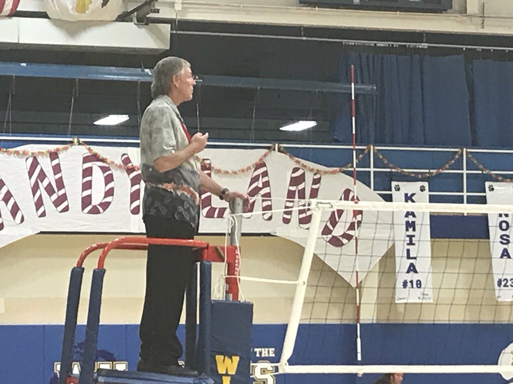 lead4change5's tweet image. Took me a minute before I realized that the refs were participating in the theme too. #hawaiiannight @WHS_Cat_Pack @WHSactivities @Wheeling_Cats