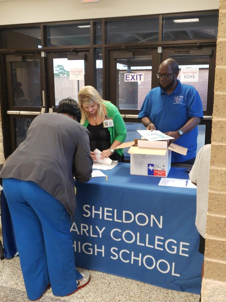 GallowK's tweet photo. Senior Night is about to begin! College bound...college ready! https://t.co/RDD8KPjk3a