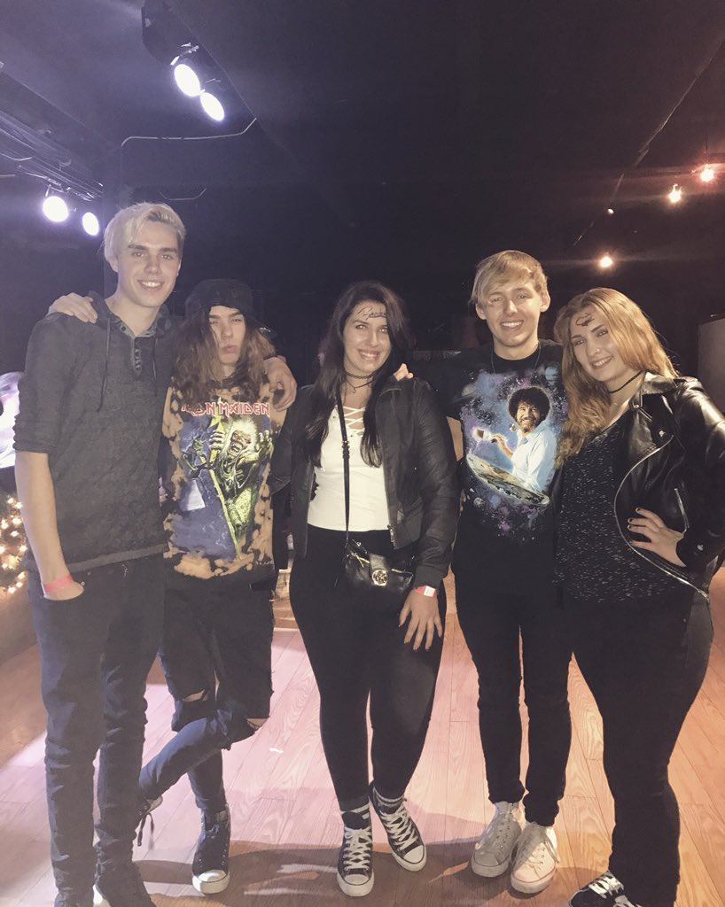 Chandvictoria's tweet photo. @Run2Cover I truly have to thank you guys for bringing me one of the best friends / twin I could ask for @sky_dxmn , if it wasn’t for you all her and I would have never been able to meet and make so many memories together❤️ https://t.co/6PuzD1964Y