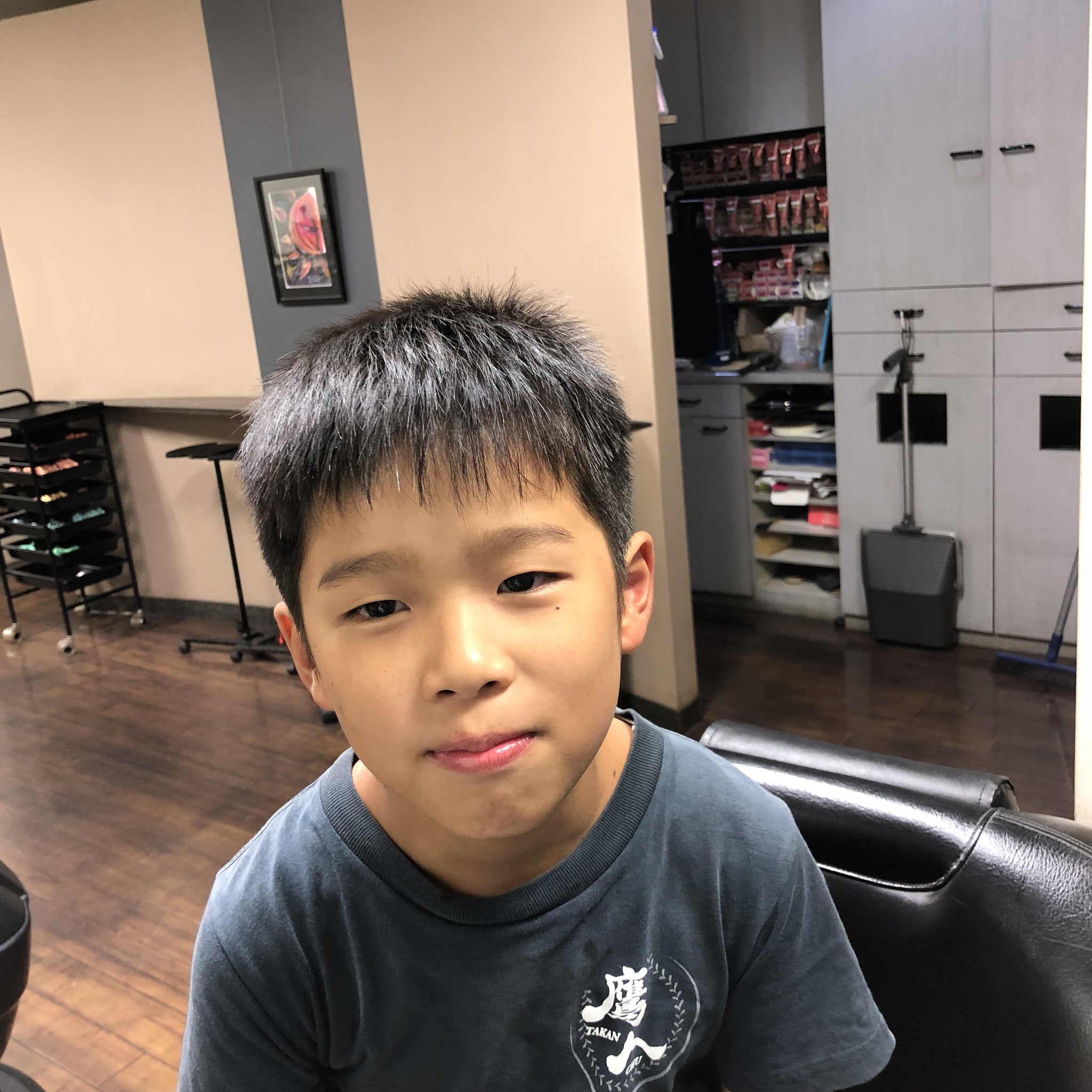 ヘアサロン アマサキ 小学3年生のr君 いつものスポーツ刈りから 自分の意見を主張し少し長目に 平日キッズ割引 キッズカット 3000 00 一人で椅子に座れる小学生以下のお子様 中学生カット 30 20 土日祝は除く 東淀川区 子育て支援 ヘアサロン アマサキ 小学3年生のr君 いつものスポーツ刈りから 自分の意見を主張し少し長目に 平日キッズ割引 キッズカット 3000 00 一人で椅子に座れる小学生以下のお子様 中学生カット 30 20 土日祝は除く 東淀川区 子育て支援
