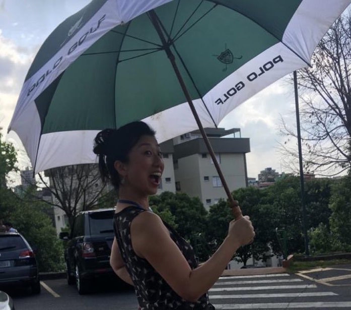 Catarinachen's tweet photo. Caught on camera! Parking lot attendant was not on the job description for school head, but I have to admit... I do secretly love it! #notsosecretanymore @AASSA_SA @AAIEGlobal @AASAHQ @NAISnetwork @AdvancEDorg #cannotcontainmyexcitement https://t.co/COTOuzSxD0