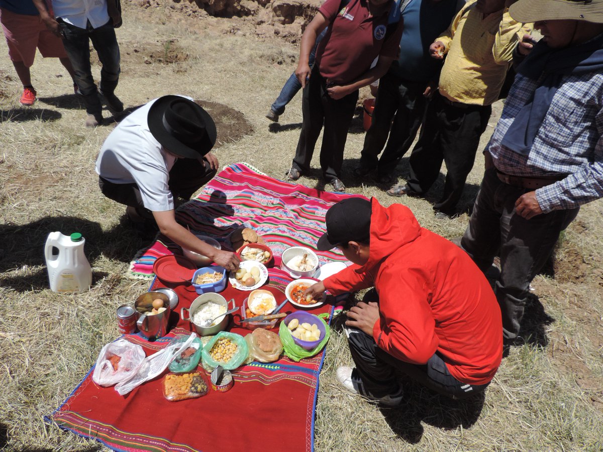 JDFATOS's tweet image. La Gobernación de Chuquisaca hoy celebra el Día Nacional del Árbol, con una campaña de Forestación y Reforestación en el sector de Alcantari, 
La J-DFATOS  con todo el Equipo de Trabajo participando en la plantación de Arboles encabezado por  Leonardo Maturano y  Leoncio Layme .