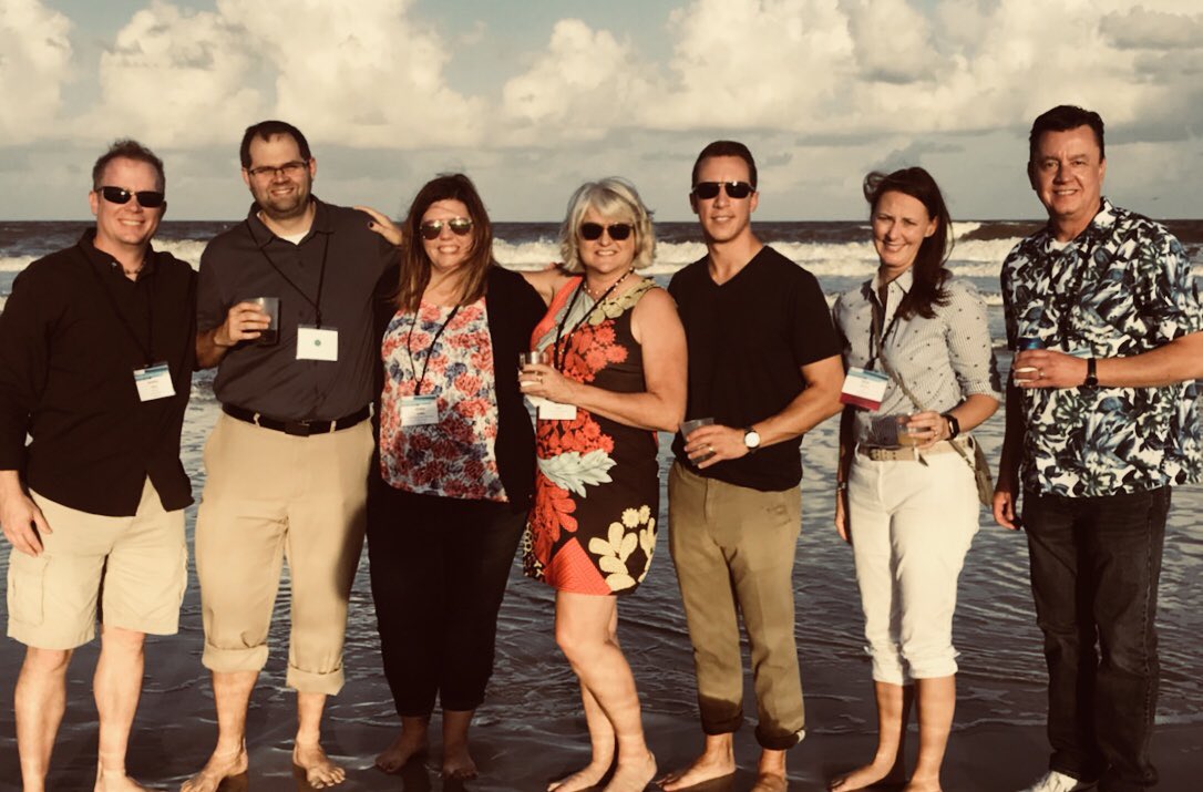 jorgekalka's tweet image. Our #FoxStars enjoying some sun and surf after a busy @BCDTravel Affiliate Meeting. @foxworldtravel