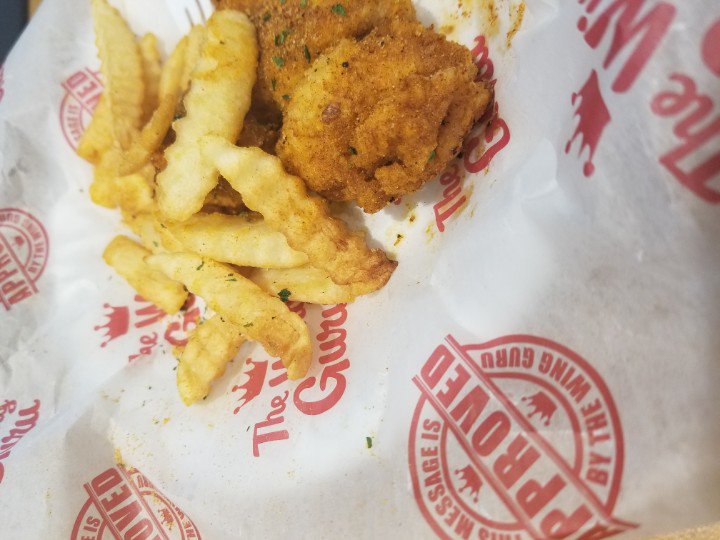 AnthonyLMacri's tweet photo. Memphis Dry Heat from @thewingguru was an excellent idea. Thanks @jmay11!!!

Best part: where I was when I first tried them... 

👀👀👀 #SpecialLocation #ComingSoon https://t.co/cjEQwMhtRE