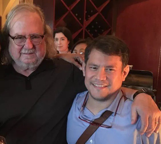 EfectoCocuyo's tweet photo. #SepaQue Luis Miguel Vence es caraqueño. Vivió hasta su adolescencia en la avenida Rómulo Gallegos, ganó las olimpíadas matemáticas del Cenamec y hoy es uno de los jefes de grupo que se alzó con el premio Nobel de Medicina 2018 https://t.co/6McnzWcd9h https://t.co/YrXznYyah7