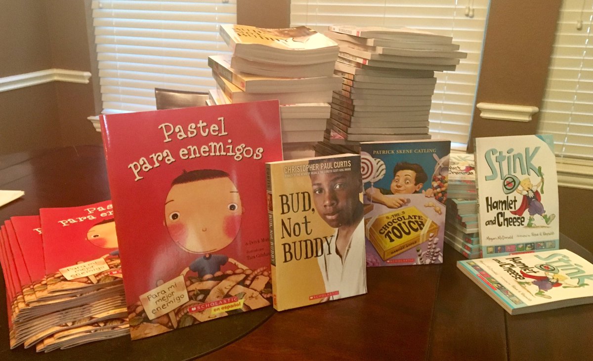 MrsSherryLowe1's tweet photo. Getting ready to give a free book to every CHE 3rd grader!!! ⁦@3rd_Che⁩ ⁦@CaldwellHeights⁩ #booksponsor https://t.co/kfngesqU00