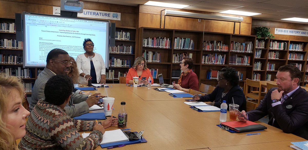 Mina916_'s tweet image. Learning Walks- Arc of Lessons hosted by Principal Veazy @JohnTylerLions . #WeLearnTogether #TheoryOfActionInAction