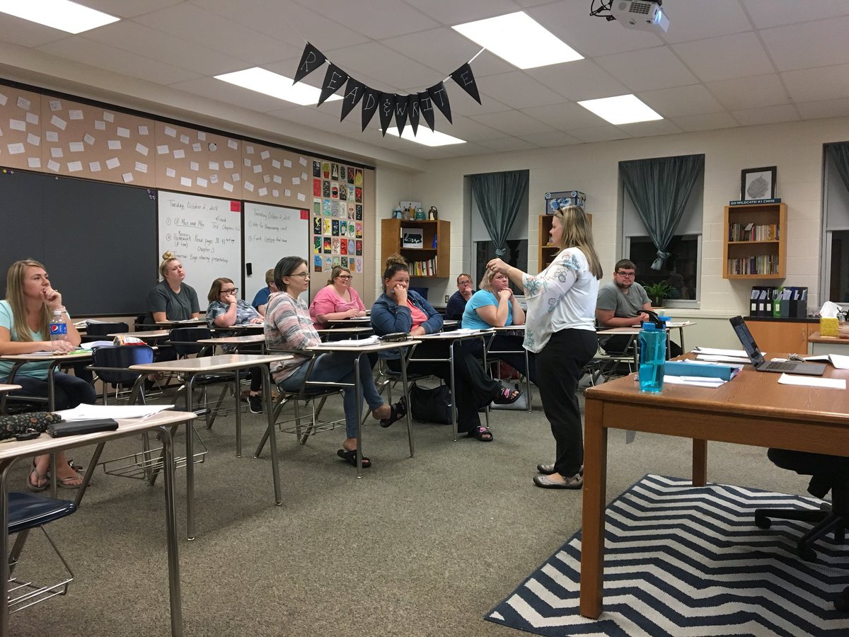 LifeCoachGill's tweet photo. Evening #1 of @CentralIU10’s Para Highly Qualified Training (on the road) @KeystoneCentral’s @CMHS_proud. Bravo to these folks for attending evening sessions in pursuit of such a wonder career choice. #para #paraeducator #paraprofessional https://t.co/5xWl8EFiK5